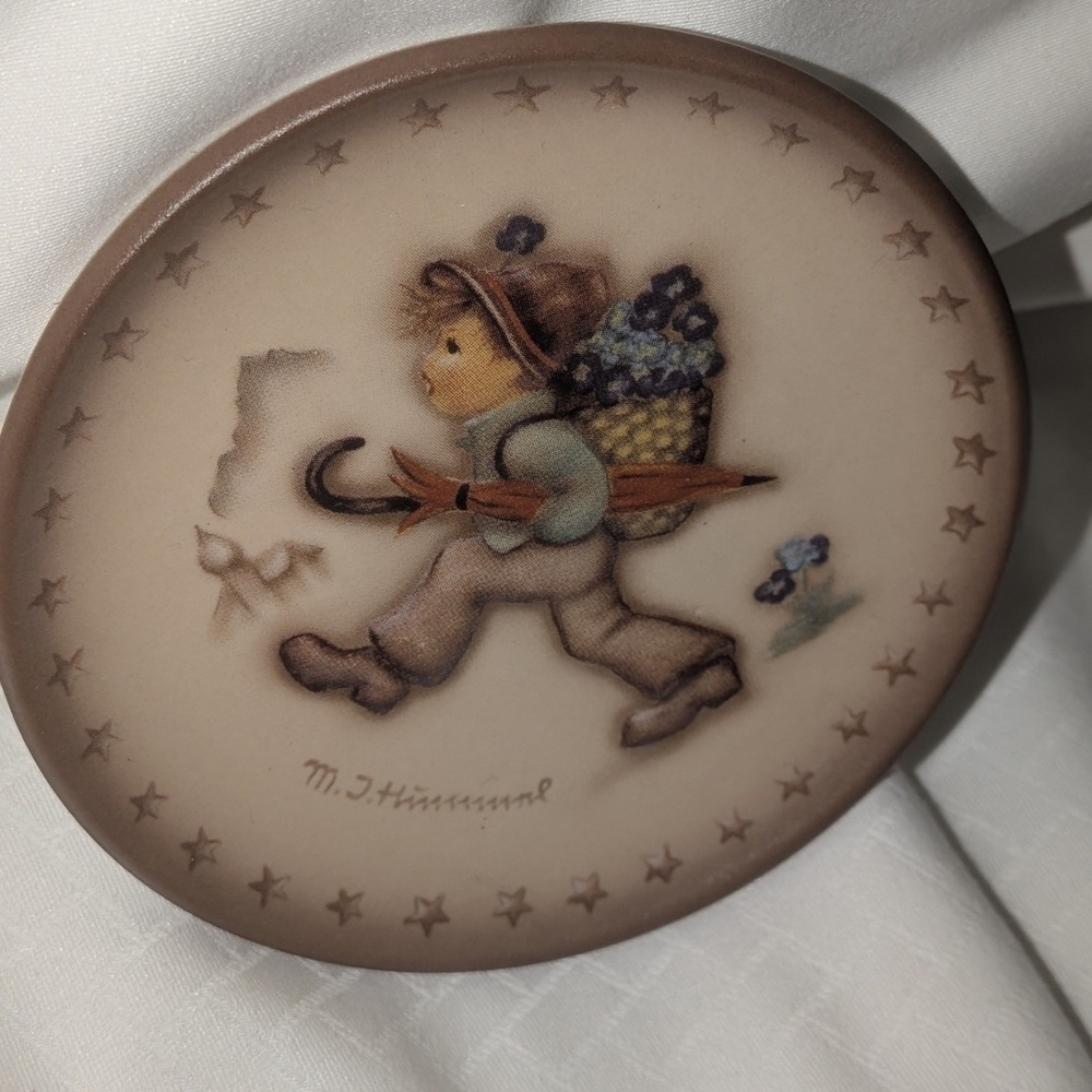 Goebel Hummel Globe-Trotter‎ Miniature Plate Hum 973 3rd Edition 1995 Germany